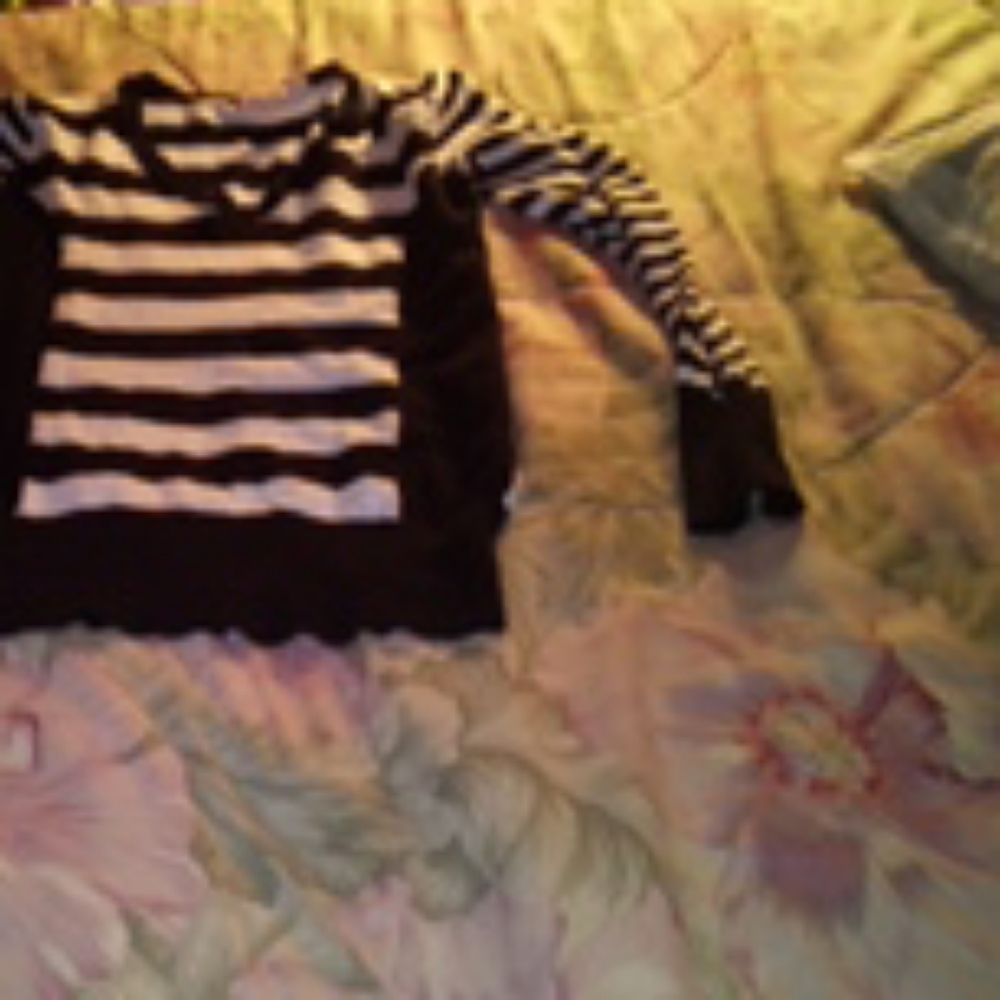 Beautiful black and white long sleeve shirt good c